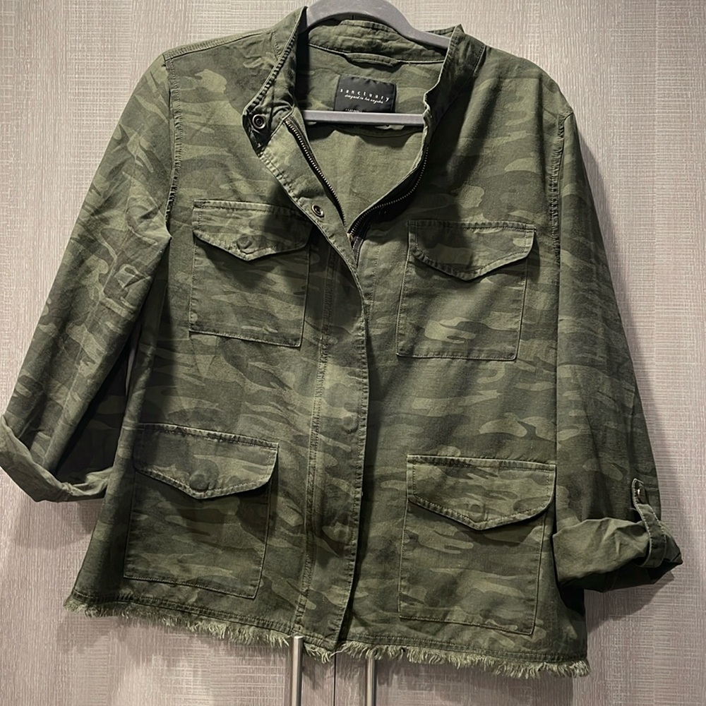 Sanctuary camo jacket. Size large.